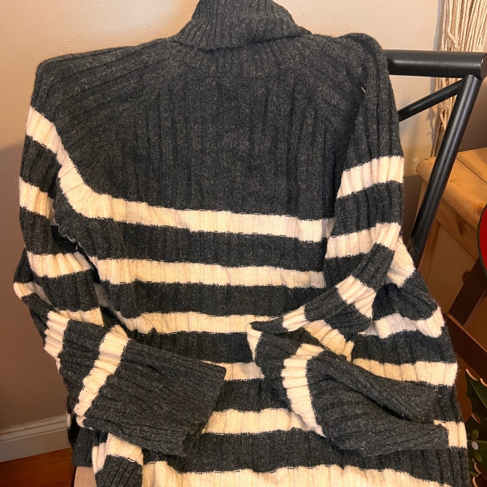Turtle neck sweater